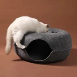 Merkloos A.K.A. Kattentunnel En Kattenmand In-1 – Kattenspeelgoed Speeltunnel Kattenhuis – Kattenhol Rond Kattenspeeltjes - Cat Cave Donut - Antraciet Vilt -Dierenwinkel 1200x1200 489