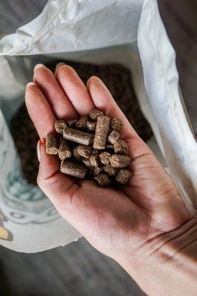 WOOOF Eend 18KG - Geperst Hondenvoer - Hypoallergeen Hondenvoer - Geperste Hondenbrokken - Droogvoer 2 WOOOF Eend 18KG - Geperst Hondenvoer - Hypoallergeen Hondenvoer - Geperste Hondenbrokken - Droogvoer - Afbeelding 2